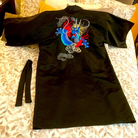 Embroidered “Japanese Dragon” Kimono Robe - Vintage - Picture 8 of 13